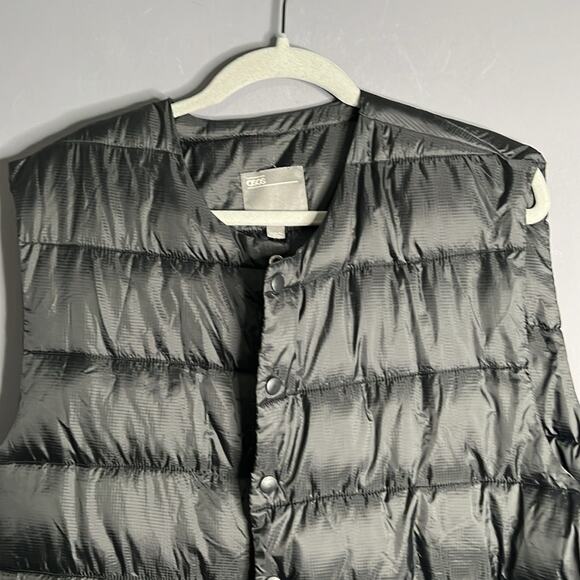 ASOS Unisex Black Puffer Vest With Snap Closure Size XL - Picture 2 of 9